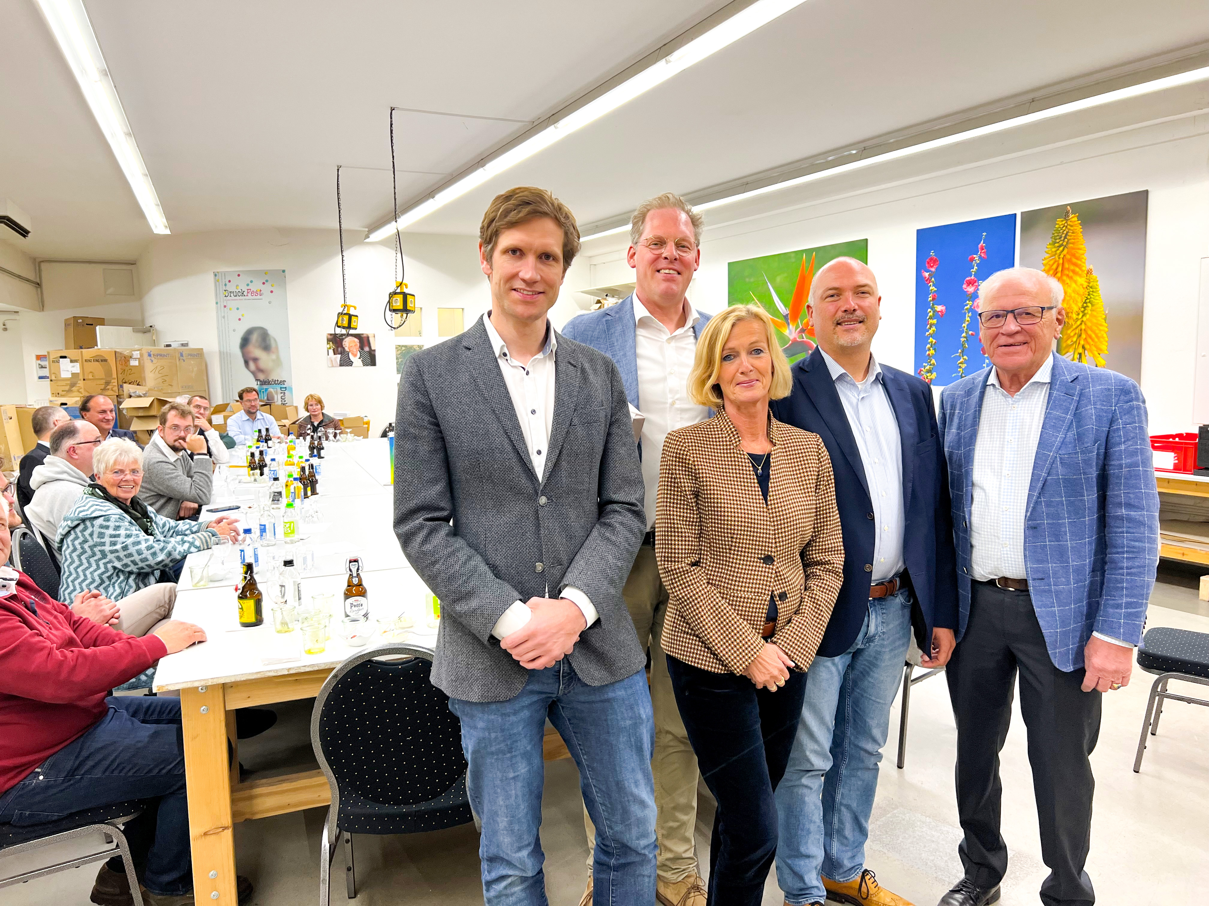 Von links nach rechts:
Daniel Thiektter, Peter Brgel (Vorsitzender MIT Mnster), Babette Lichtenstein van Lengerich (stellvertretende Vorsitzende MIT Mnster), Jan Leie (stellvertretender Vorsitzender MIT Mnster), Bernd Thiektter