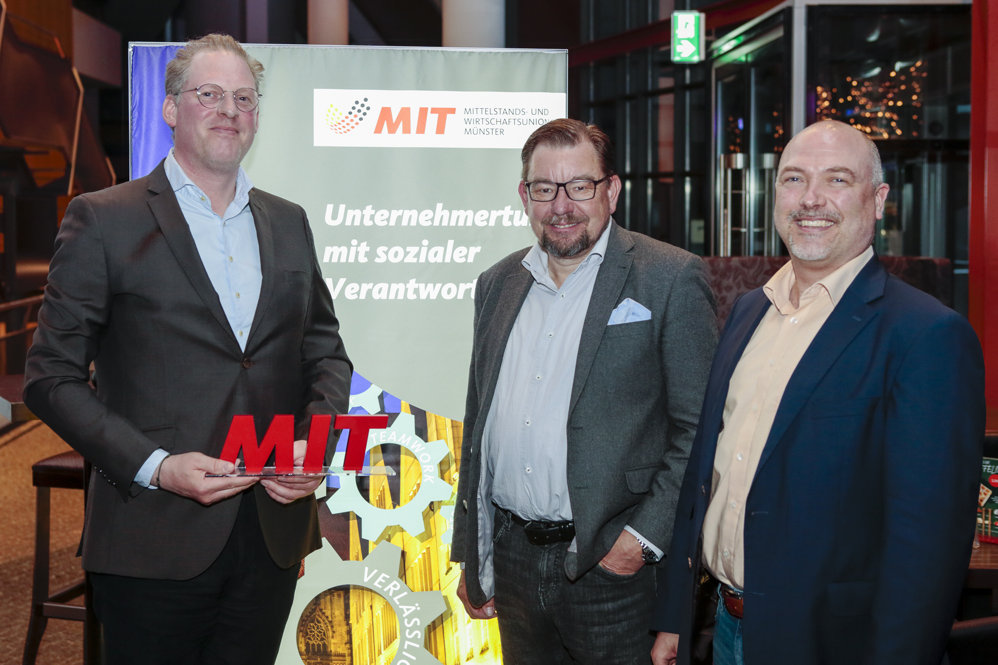 V.l.n.r.: MIT Vorsitzender Peter Brgel, Dirk Salewski, Jan Leie, Foto: Till Leckebusch
