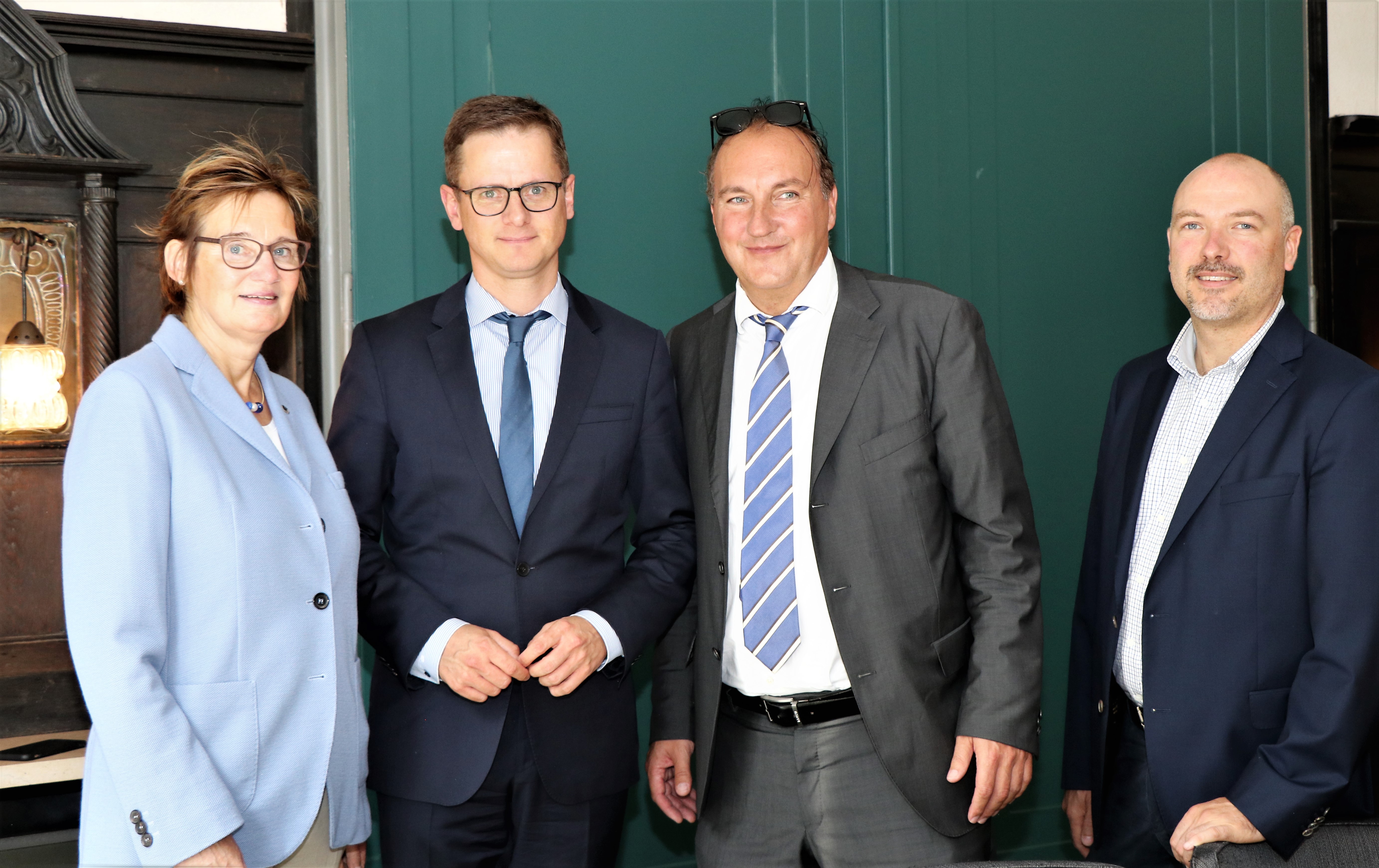 Münsters CDU-Bundestagsabgeordnete Sybille Benning  sowie der Vorsitzende der MIT Münster, Christoph Jahn und dessen Stellvertreter Jan Leiße begrüßten Dr. Karsten Linnemann (2.v.l).