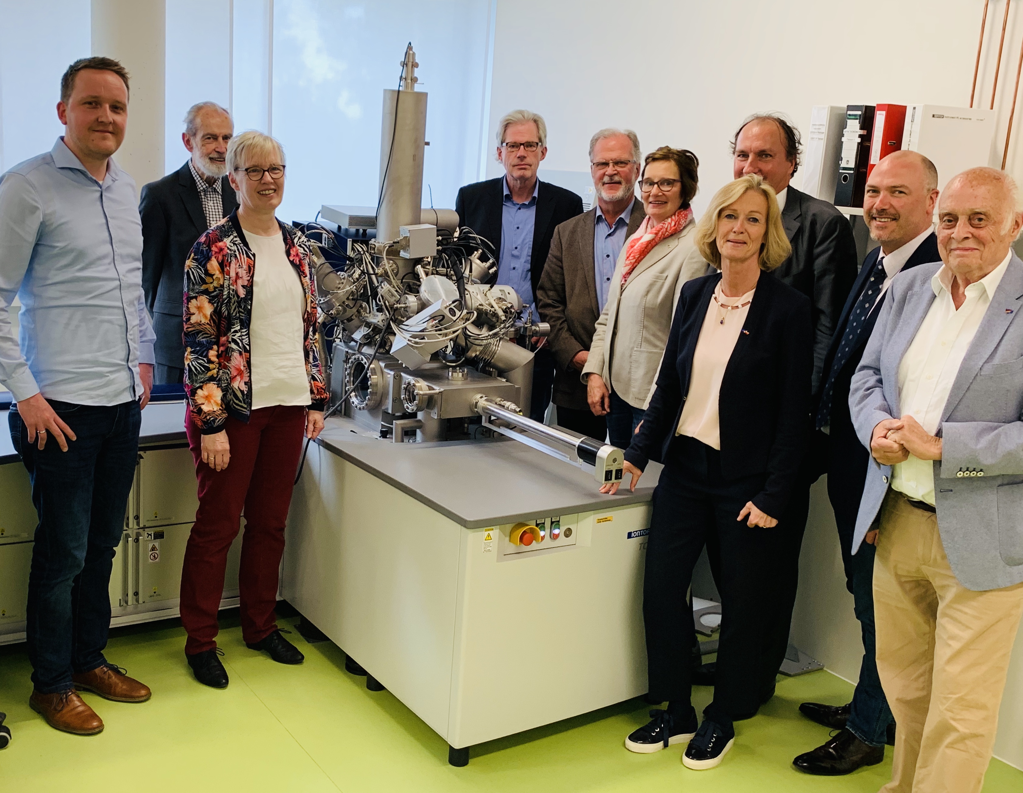 Gastgeberin Dr. Birgit Hagenhoff (3.v.r.) und Dr. Klaus-Michael Weltring (5.v.r.) begrten die CDU-Bundestagsabgeordnete Sybille Benning und Vertreter der MIT Mnster.